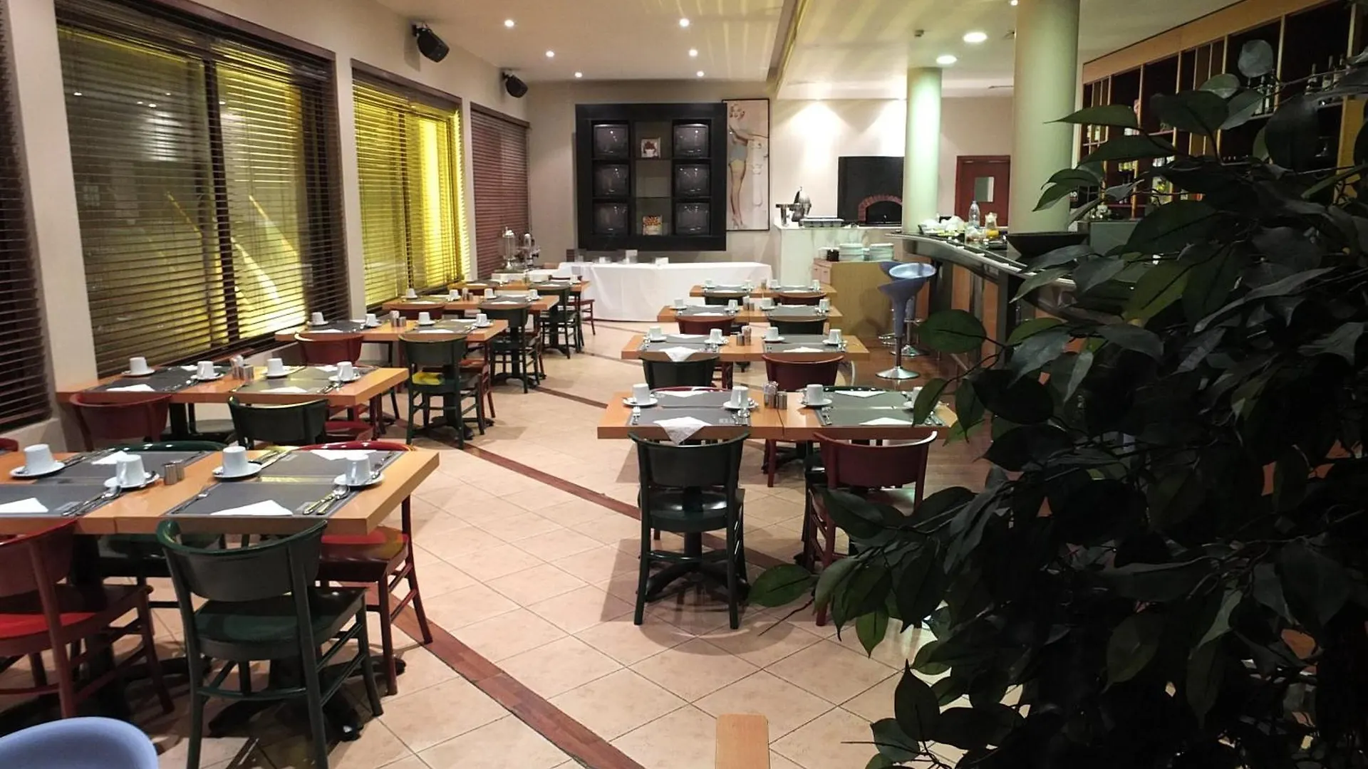 Plaza Hotel Beirut 4*,
